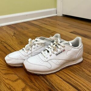 Men’s classic white Reebok sneakers